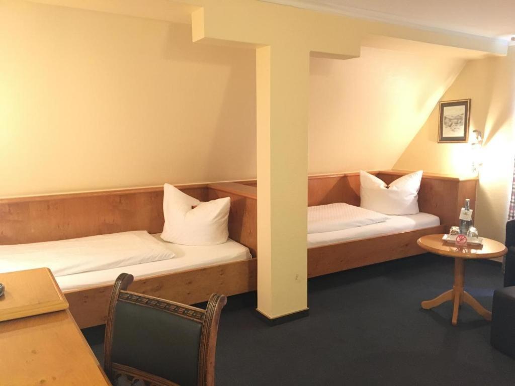 Stadthotel Waldhorn Кирххайм-унтер-Тек Экстерьер фото