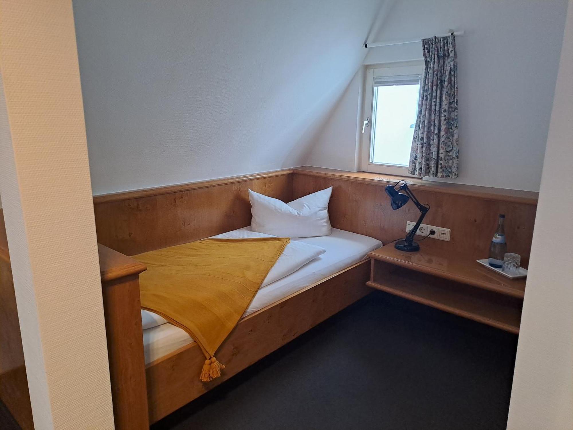 Stadthotel Waldhorn Кирххайм-унтер-Тек Экстерьер фото