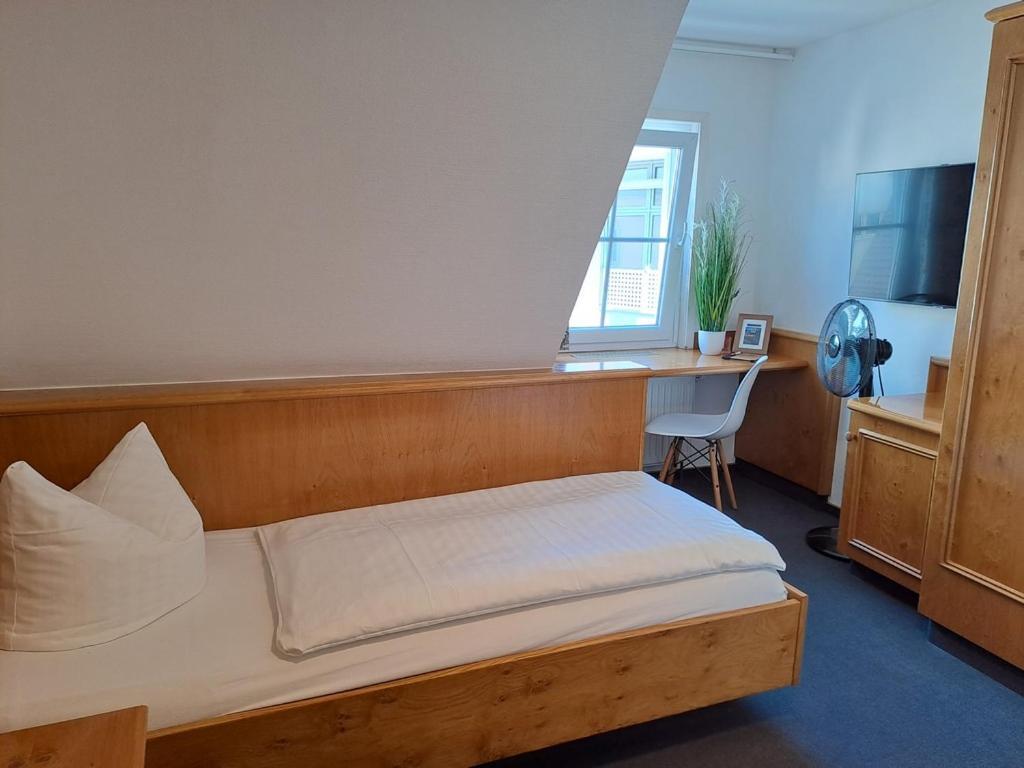Stadthotel Waldhorn Кирххайм-унтер-Тек Экстерьер фото