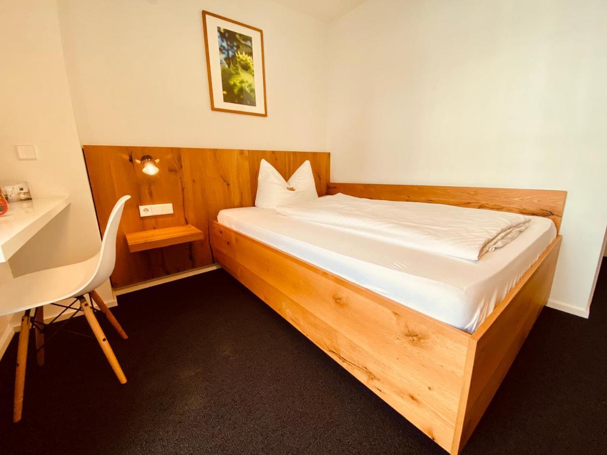 Stadthotel Waldhorn Кирххайм-унтер-Тек Экстерьер фото