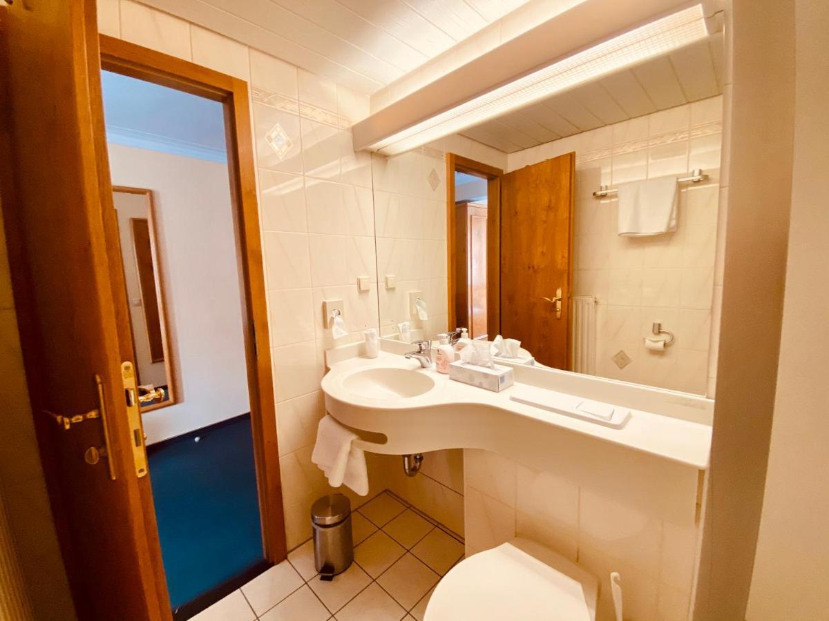Stadthotel Waldhorn Кирххайм-унтер-Тек Экстерьер фото
